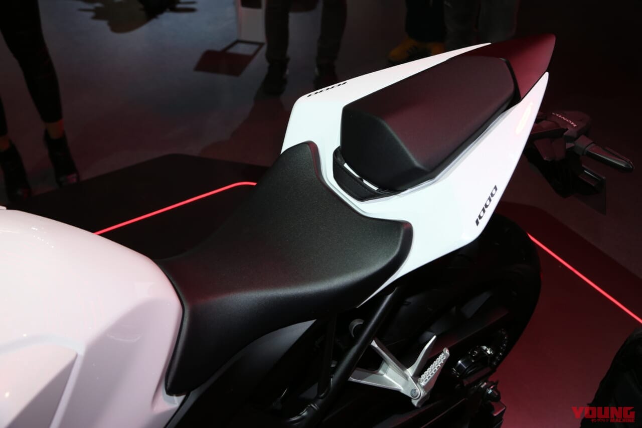 ホンダ|CB1000ホーネット|2024新型ホンダCB1000ホーネットのレッドを現地会場から補足!! 写真中心でお届けします【EICMAミラノショー】