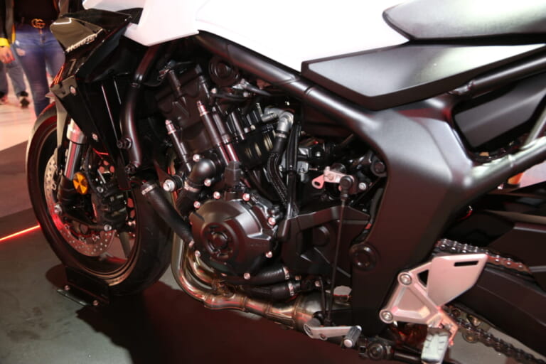 ホンダ|CB1000ホーネット|2024新型ホンダCB1000ホーネットのレッドを現地会場から補足!! 写真中心でお届けします【EICMAミラノショー】