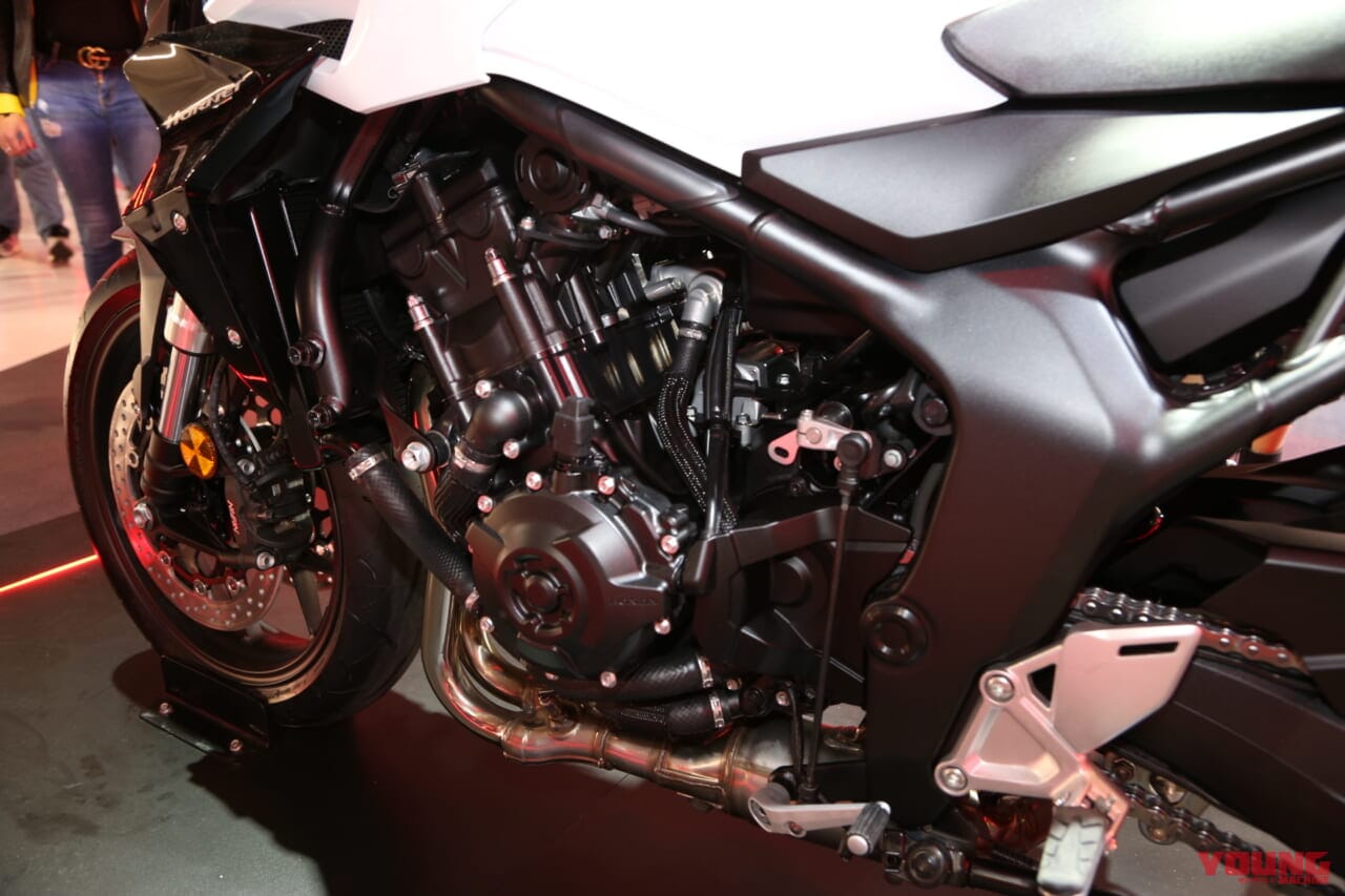 ホンダ|CB1000ホーネット|2024新型ホンダCB1000ホーネットのレッドを現地会場から補足!! 写真中心でお届けします【EICMAミラノショー】