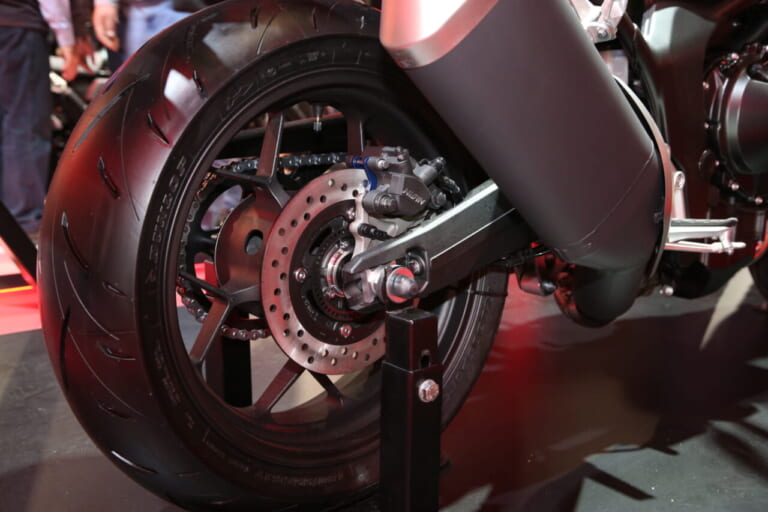 ホンダ|CB1000ホーネット|2024新型ホンダCB1000ホーネットのレッドを現地会場から補足!! 写真中心でお届けします【EICMAミラノショー】