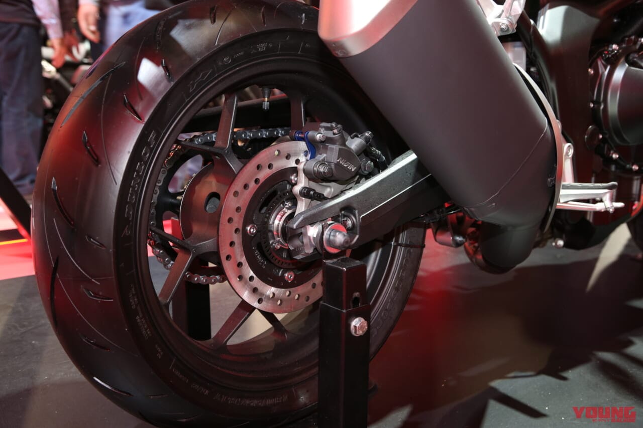 ホンダ|CB1000ホーネット|2024新型ホンダCB1000ホーネットのレッドを現地会場から補足!! 写真中心でお届けします【EICMAミラノショー】