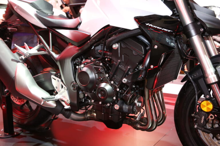 ホンダ|CB1000ホーネット|2024新型ホンダCB1000ホーネットのレッドを現地会場から補足!! 写真中心でお届けします【EICMAミラノショー】