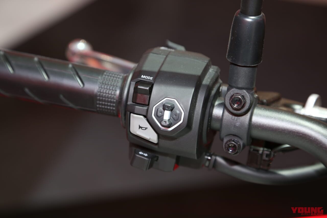 ホンダ|CB1000ホーネット|2024新型ホンダCB1000ホーネットのレッドを現地会場から補足!! 写真中心でお届けします【EICMAミラノショー】