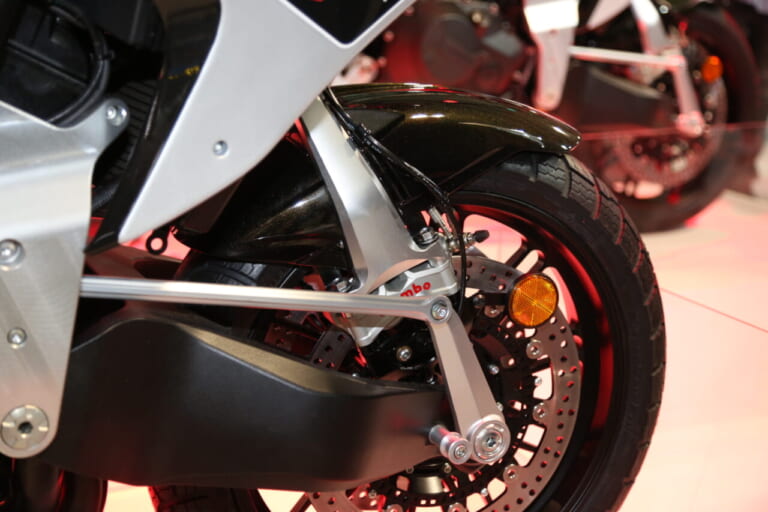 ビモータ|テラ|2024新型ビモータ テラ(TERA)登場【ハブセンターステア+スーパーチャージャーで世界最速のクロスオーバー?! |EICMAミラノショーREPORT】