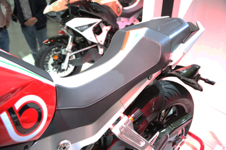 ビモータ|テラ|2024新型ビモータ テラ(TERA)登場【ハブセンターステア+スーパーチャージャーで世界最速のクロスオーバー?! |EICMAミラノショーREPORT】