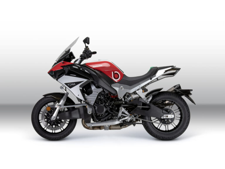 ビモータ|テラ|2024新型ビモータ テラ(TERA)登場【ハブセンターステア+スーパーチャージャーで世界最速のクロスオーバー?! |EICMAミラノショーREPORT】