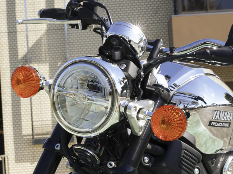 ヤマハXSR125|FREAK’S STORE|ヤマハXSR125のギラギラメッキ仕様が登場!! アパレルブランドとのコラボカスタムモデル