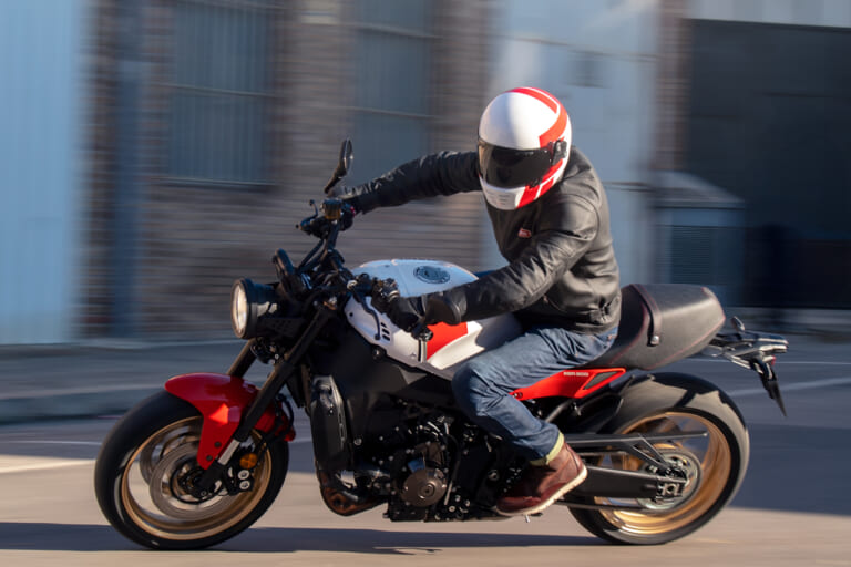 ヤマハ|XSR900|2024モデル|レジェンドレッド|まさかのローソンレプリカ?! 欧州ヤマハが2024年型XSR900(=GPじゃない方)を発表!!