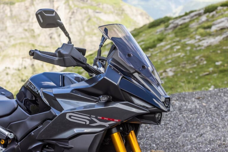 スズキGSX-S1000GX(2024欧州モデル)|グラススパークルブラック|2024新型スズキGSX-S1000GXが欧州で鮮烈デビュー【電子制御の足長クロスオーバー|EICMAミラノショー】