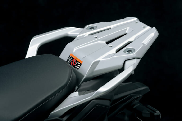 スズキGSX-S1000GX(2024欧州モデル)|リヤキャリア|2024新型スズキGSX-S1000GXが欧州で鮮烈デビュー【電子制御の足長クロスオーバー|EICMAミラノショー】