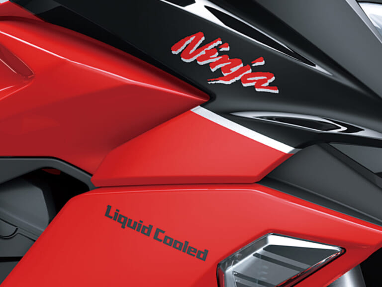 KAWASAKI Ninja1000SX 40th Anniversary Edition|2024新型カワサキ ニンジャ650/1000SXに“ニンジャ誕生40周年記念カラー”が登場 【これが“離陸に備えよ”への答えなのか?! |EICMAミラノショー】