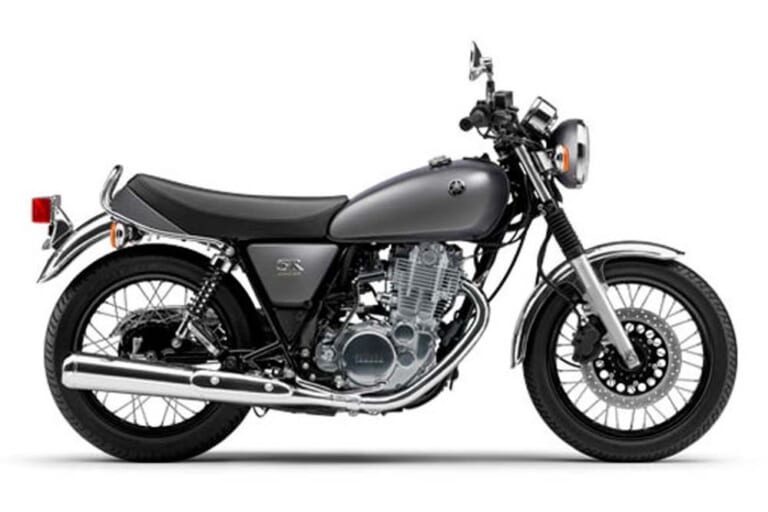 ヤマハ|SR400|タイ仕様|どっこい生きてたSR400ゥ! 生誕45周年の2023年モデル、ニューカラーはマットグレーとホワイトの2色だ!【海外】