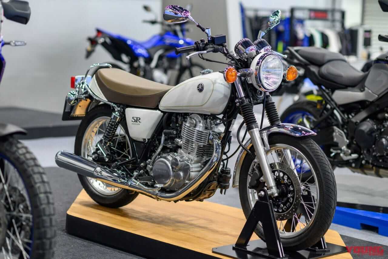 |どっこい生きてたSR400ゥ! 生誕45周年の2023年モデル、ニューカラーはマットグレーとホワイトの2色だ!【海外】