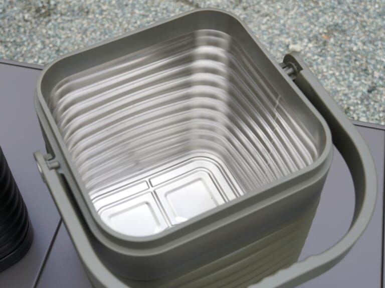 スクエア真空ハイブリッドコンテナの内部|【ワークマン速報】発売前の新作キャンプギアを潜入チェック! 来春投入予定のアイテムをイベントで公開