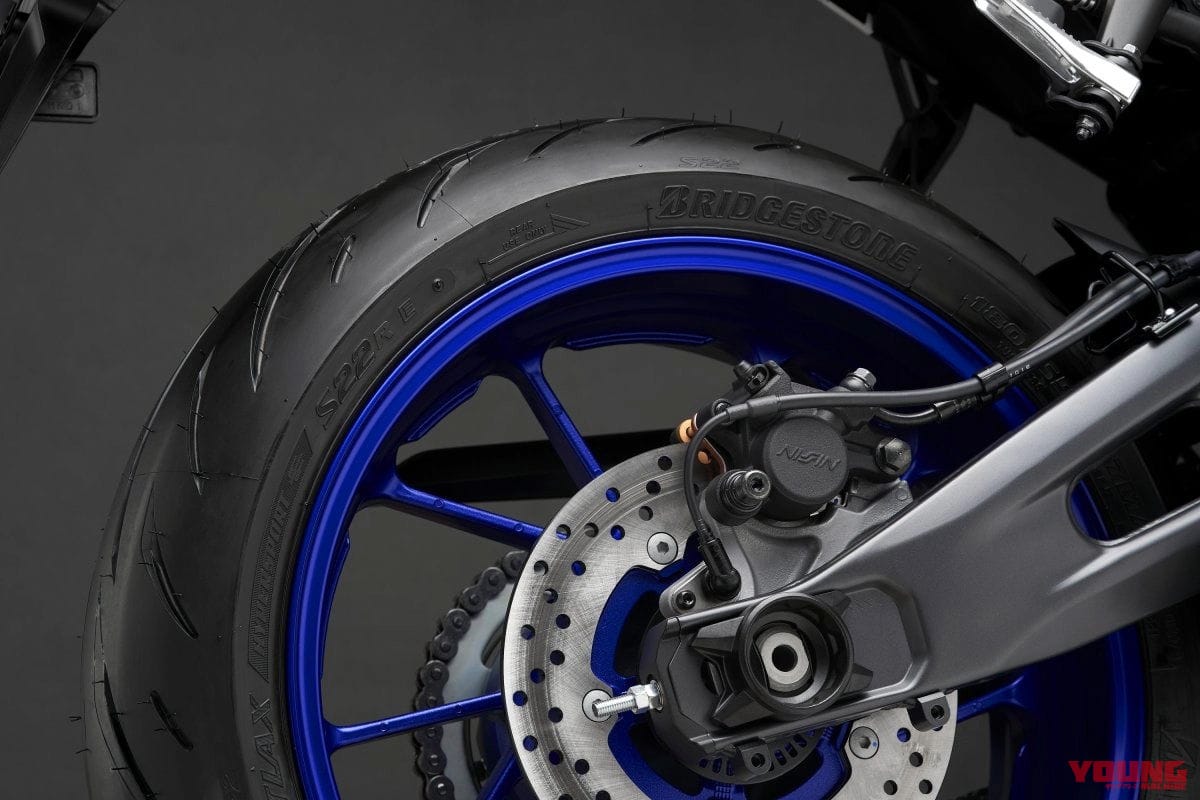 |ヤマハ「YZF-R7」の2024年カラーが登場! 北米独自のグレーは妖しいグラデーションのロゴが新鮮【海外】