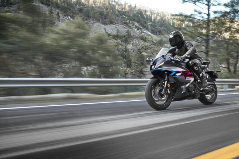 ヤマハ|YZF-R7|2024年モデル|北米仕様|ヤマハ「YZF-R7」の2024年カラーが登場! 北米独自のグレーは妖しいグラデーションのロゴが新鮮【海外】