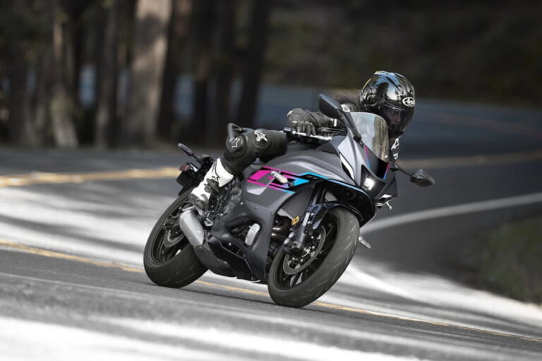 ヤマハ|YZF-R7|2024年モデル|北米仕様|ヤマハ「YZF-R7」の2024年カラーが登場! 北米独自のグレーは妖しいグラデーションのロゴが新鮮【海外】
