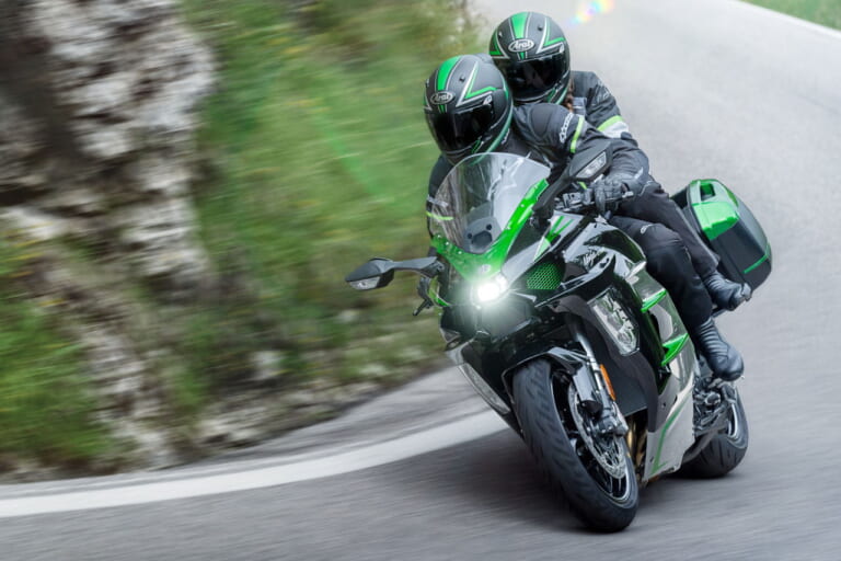 カワサキ|ニンジャH2 SX SE|2024年モデル|カワサキが「ニンジャH2 SX SE」の2024年モデルを1/20に発売! 前車追従クルコンほか電子制御サスを装備する最高峰ツアラー