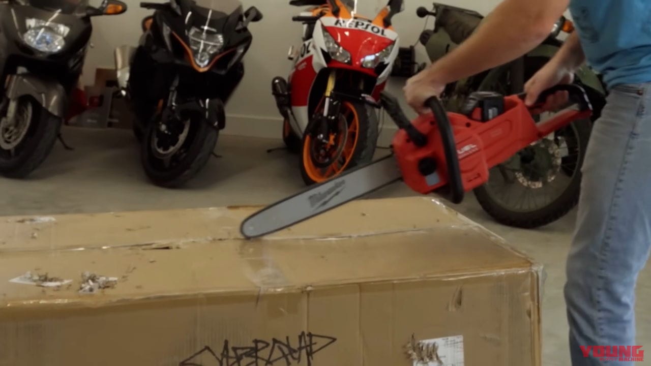 |テスラの最新モデル「サイバークアッド」で究極の耐久試験をした結果……【ショットガンやボウガンも使用】