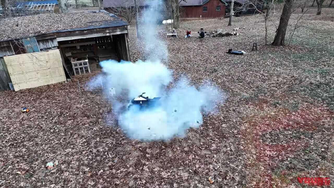 |テスラの最新モデル「サイバークアッド」で究極の耐久試験をした結果……【ショットガンやボウガンも使用】