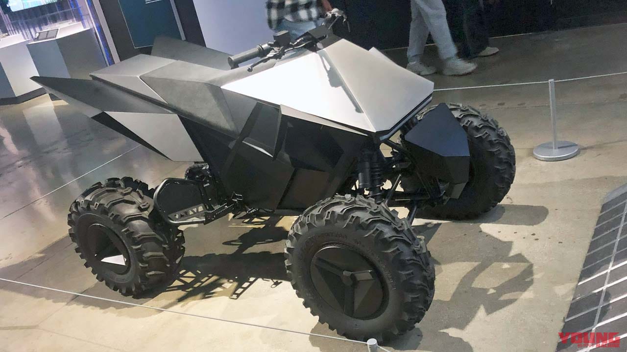 テスラの最新モデル「サイバークアッド」で究極の耐久試験をした結果……【ショットガンやボウガンも使用】