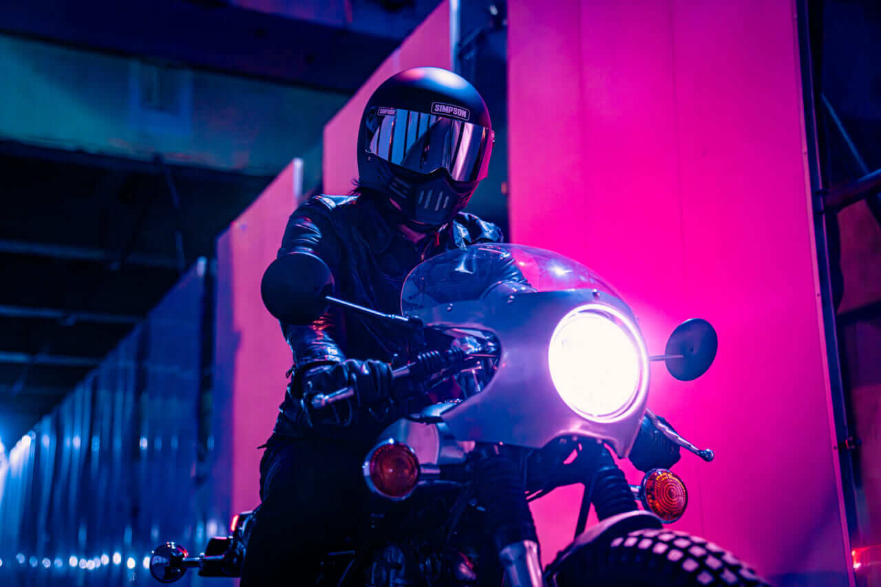 SIMPSON（シンプソン）M30｜【映画人的ヘルメットレビュー】SIMPSON M30はダークヒーロー気分にひたれる、クラシックでちょいワル風なフルフェイスだ!