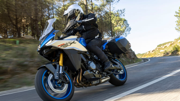 【スズキGSX-S1000GX・海外試乗インプレッション】スズキ初の電サスは、ありとあらゆる道に効くッ!!
