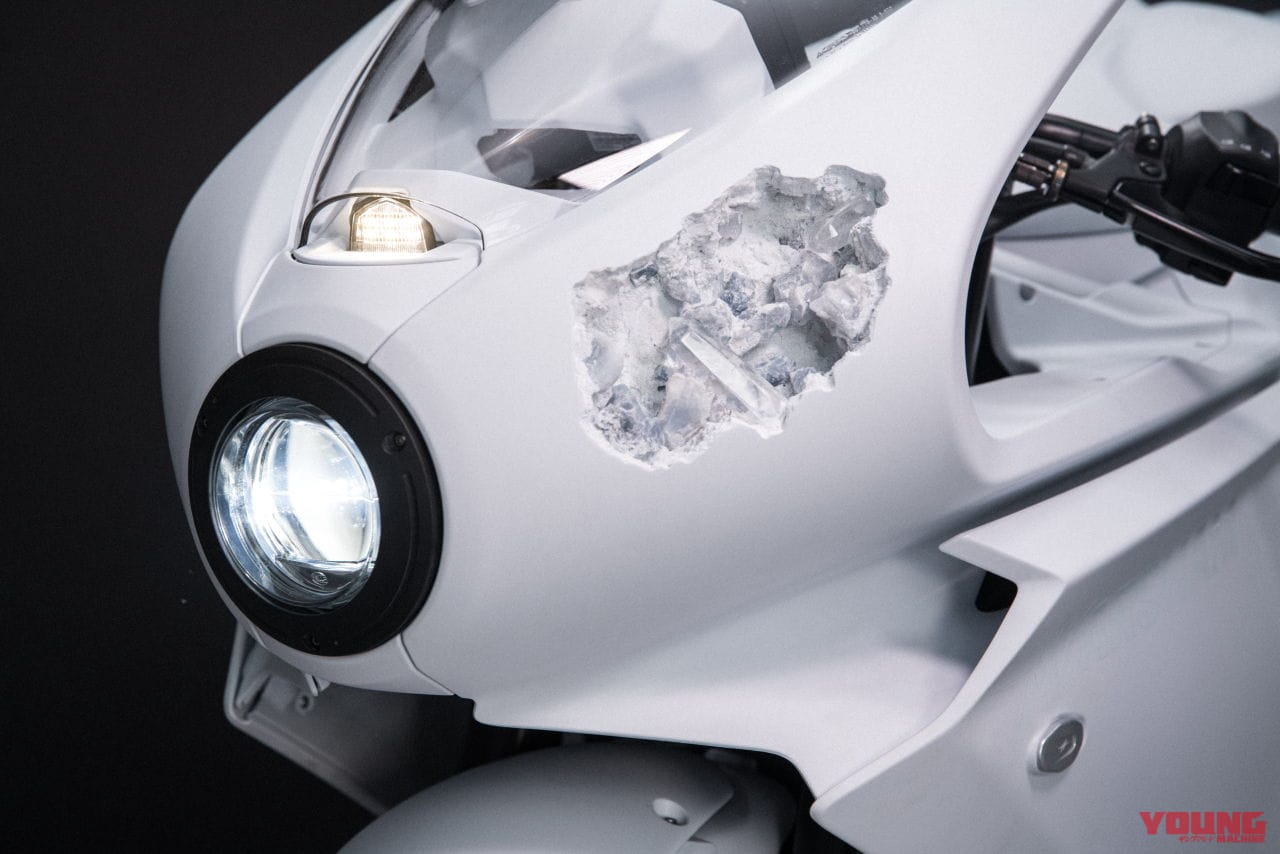 ｜【超限定車】動くアート彫刻！ MVアグスタ「スーパーヴェローチェ アーシャム」わずか6台を制作、アート展に出品