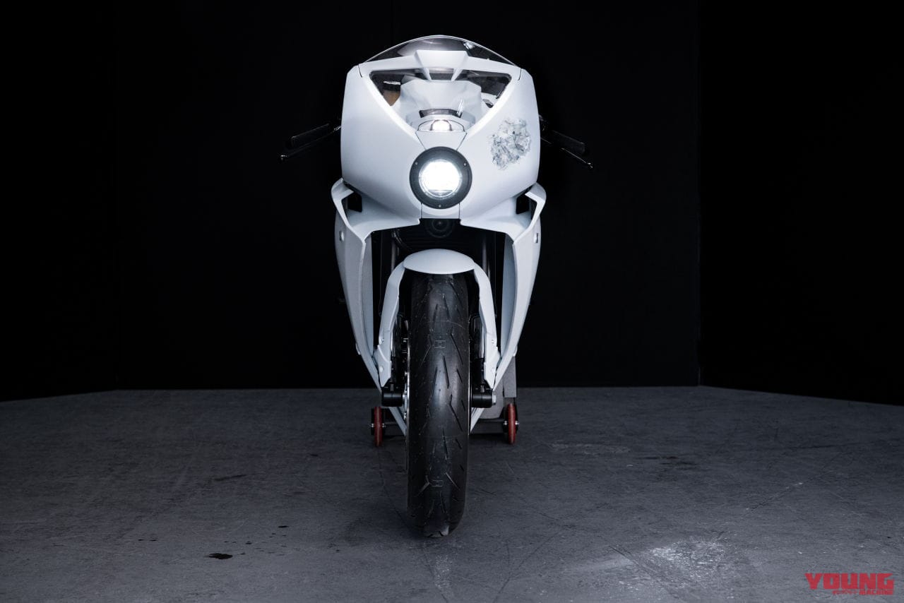 ｜【超限定車】動くアート彫刻！ MVアグスタ「スーパーヴェローチェ アーシャム」わずか6台を制作、アート展に出品