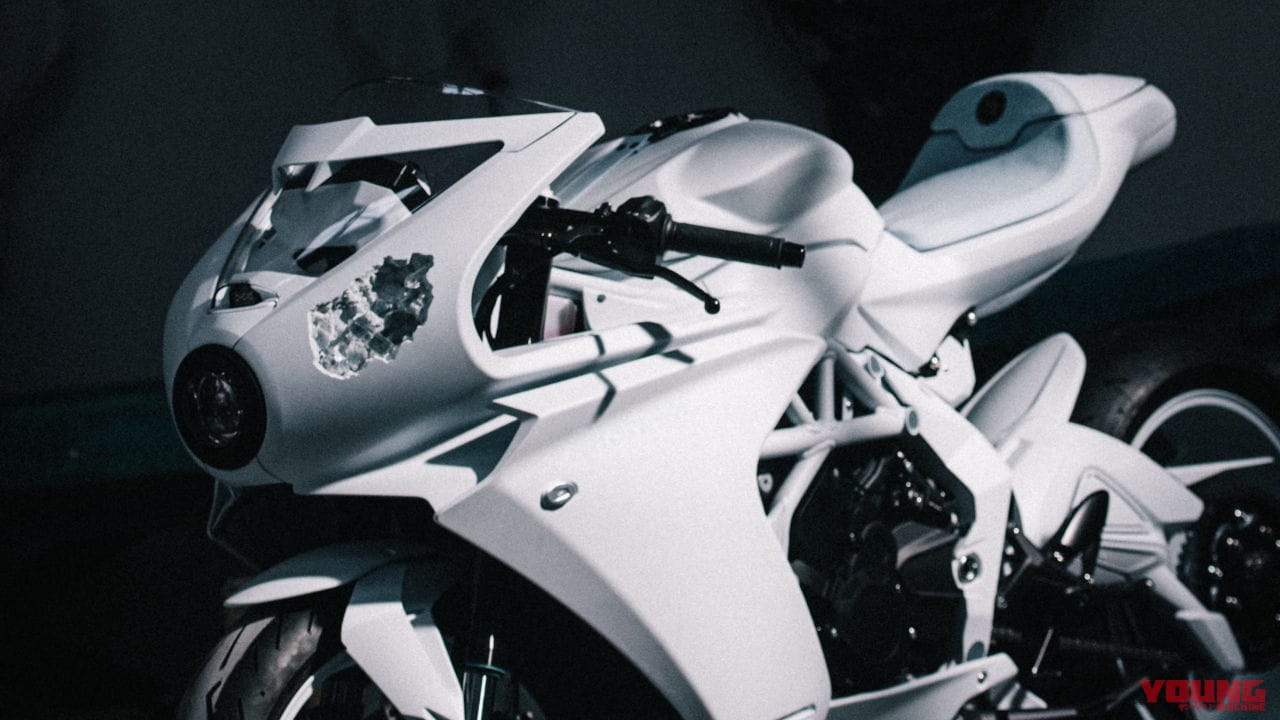 【超限定車】動くアート彫刻! MVアグスタ「スーパーヴェローチェ アーシャム」わずか6台を制作、アート展に出品