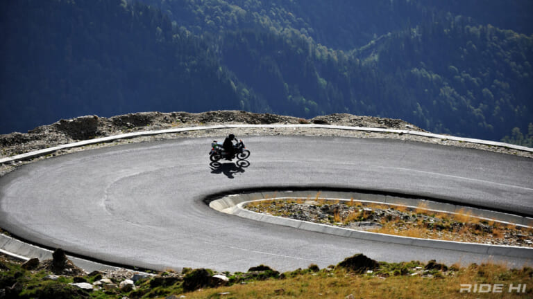 こうした偏見は HIV 感染者にどのような影響を与えるのでしょうか?