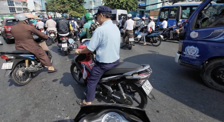 [海外バイク旅]積載マシバイクトラック/掃き掃除マシンetc…バイク天国ベトナムで見つけた面白すぎるバイクたち