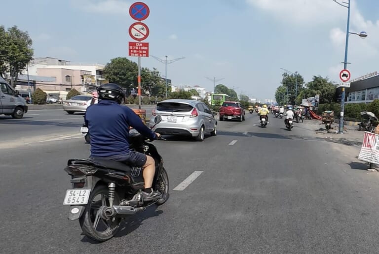 [海外バイク旅]積載マシバイクトラック/掃き掃除マシンetc…バイク天国ベトナムで見つけた面白すぎるバイクたち