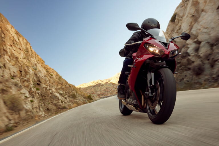 トライアンフ|デイトナ660|2024年モデル|デイトナ復活!! トライアンフがミドルスポーツ「デイトナ660」を発表、95psを発揮する3気筒エンジン搭載