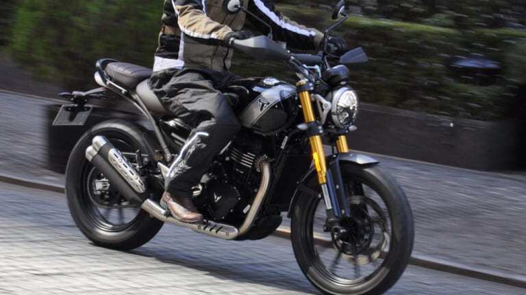普通2輪免許で乗れるトライアンフ「スピード400」「スクランブラー400X」に初試乗！ 元気よく走るけど扱いやすいぞ！