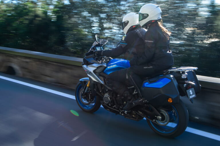 スズキ|GSX-S1000GX スポーツ|イタリア仕様|スズキ「ジェベル」が復活!!? 伊で「Vストローム800DEジェベル」と「GSX-S1000GXスポーツ/ツーリング」が登場