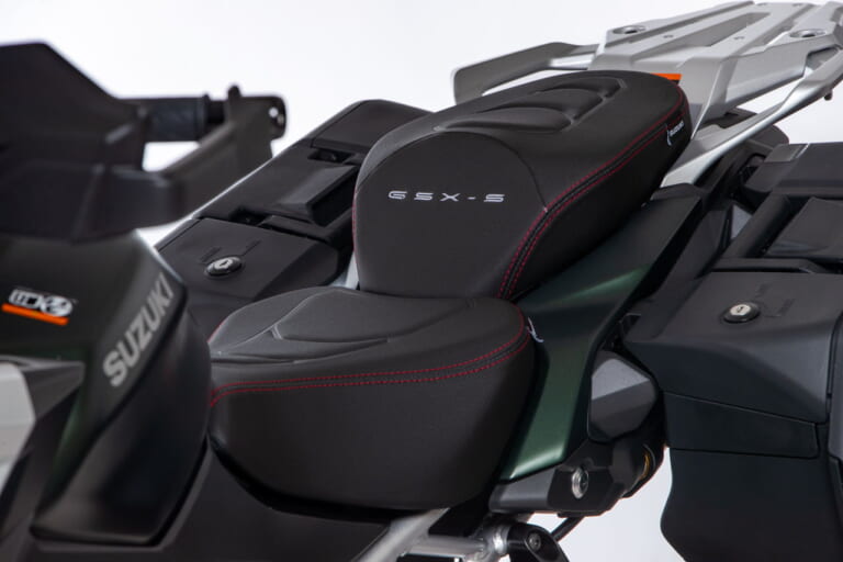 スズキ|GSX-S1000GX ツーリング|イタリア仕様|スズキ「ジェベル」が復活!!? 伊で「Vストローム800DEジェベル」と「GSX-S1000GXスポーツ/ツーリング」が登場
