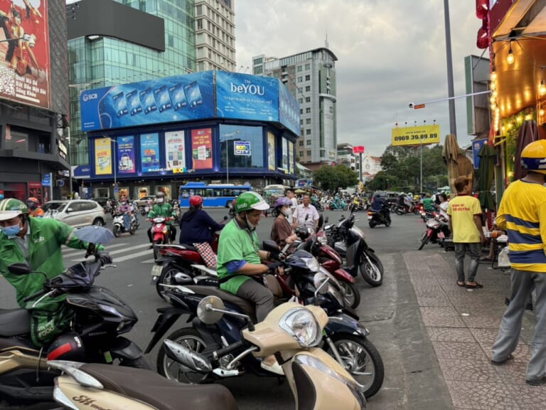 [海外バイク旅]積載マシバイクトラック/掃き掃除マシンetc…バイク天国ベトナムで見つけた面白すぎるバイクたち