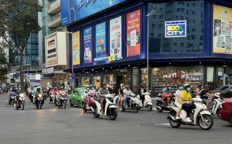 [海外バイク旅]積載マシバイクトラック/掃き掃除マシンetc…バイク天国ベトナムで見つけた面白すぎるバイクたち