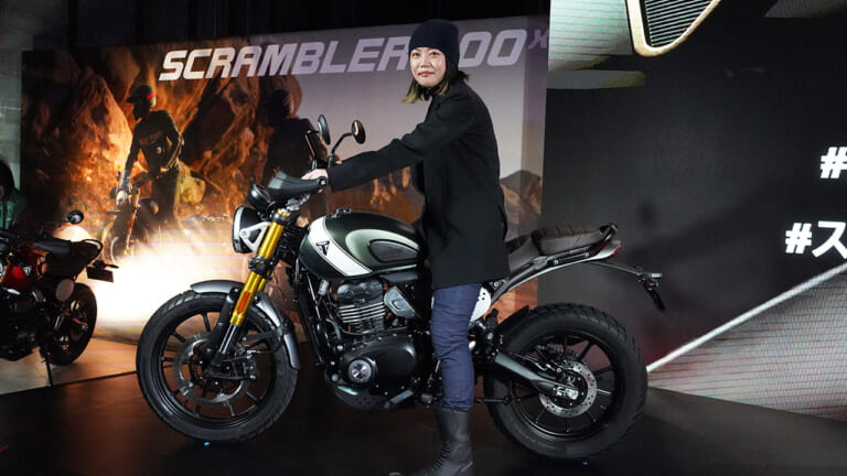 好きピと対面&試乗! トライアンフ初の400ccモデル「スピード400」「スクランブラー400X」のモダンな軽快感に感動!〈連載｜43歳ガール?・ミーツ・バイク! vol.2〉