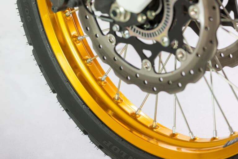 スズキ|Vストローム800DE ジェベル|イタリア仕様|スズキ「ジェベル」が復活!!? 伊で「Vストローム800DEジェベル」と「GSX-S1000GXスポーツ/ツーリング」が登場