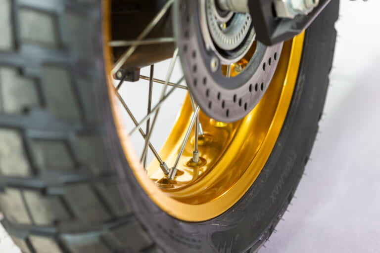 スズキ|Vストローム800DE ジェベル|イタリア仕様|スズキ「ジェベル」が復活!!? 伊で「Vストローム800DEジェベル」と「GSX-S1000GXスポーツ/ツーリング」が登場