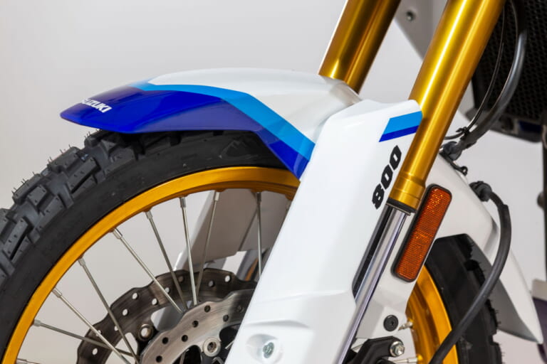 スズキ|Vストローム800DE ジェベル|イタリア仕様|スズキ「ジェベル」が復活!!? 伊で「Vストローム800DEジェベル」と「GSX-S1000GXスポーツ/ツーリング」が登場