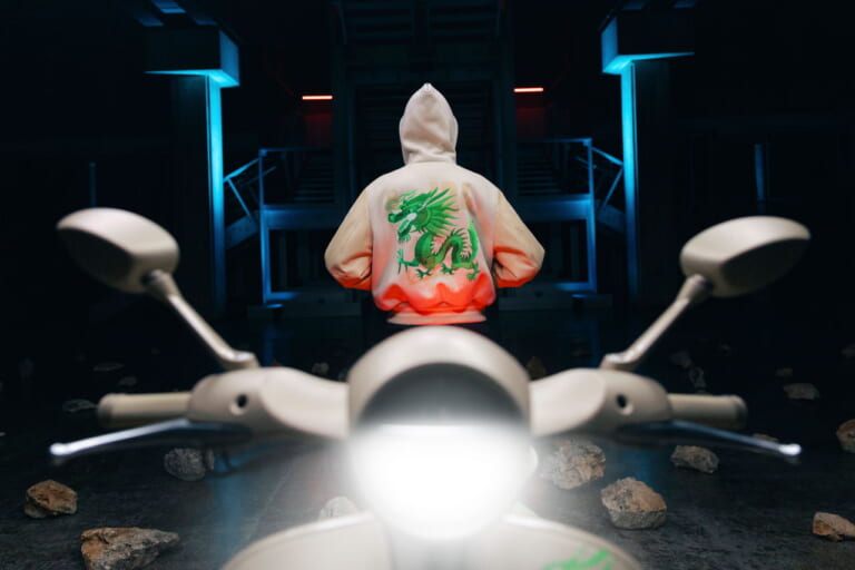 バーシティジャケット|限定仕様、辰年ベスパ! 「ベスパ946ドラゴン」は東洋の神話である龍とイタリアンスクーターの融合