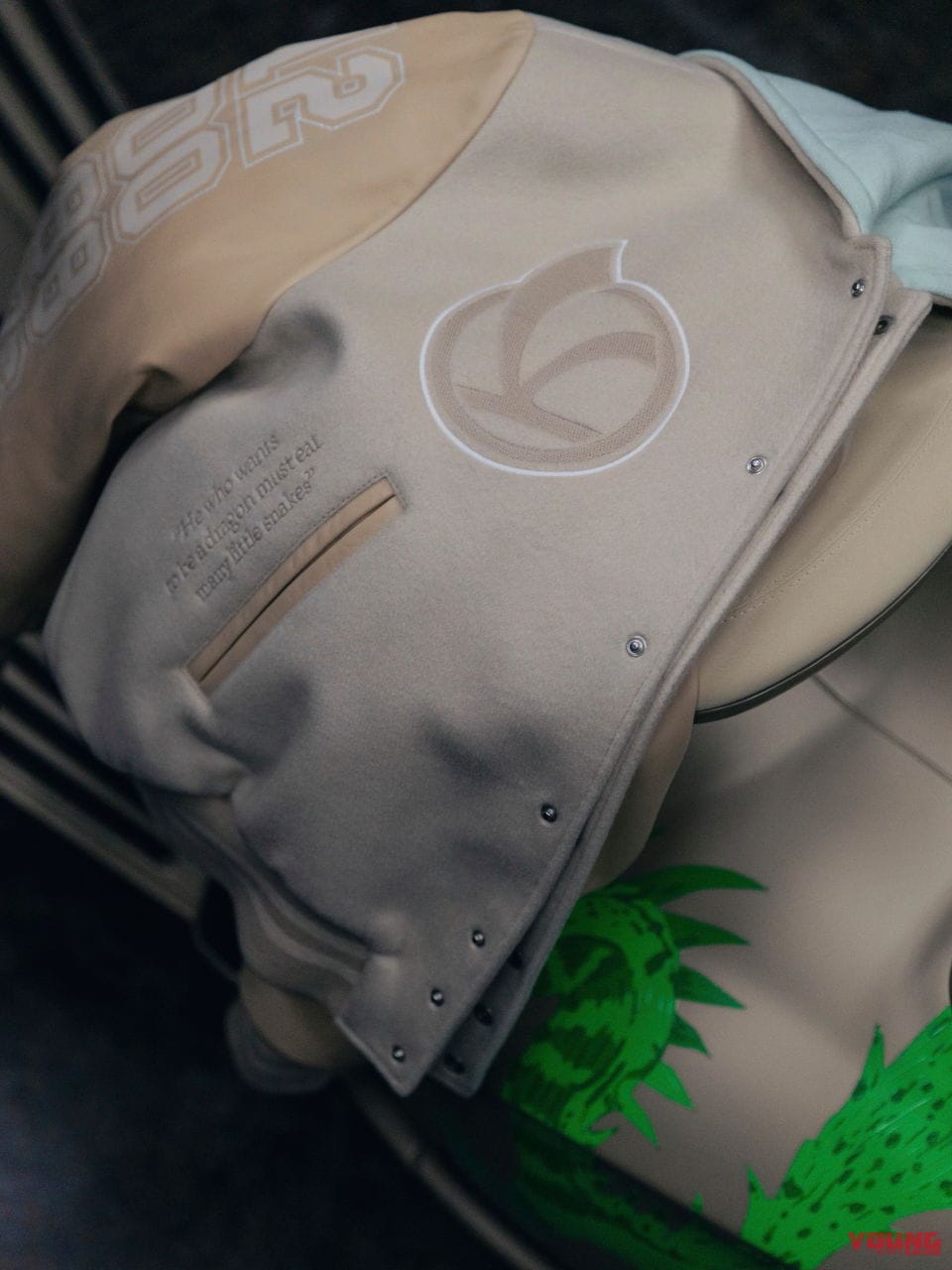 バーシティジャケット|限定仕様、辰年ベスパ! 「ベスパ946ドラゴン」は東洋の神話である龍とイタリアンスクーターの融合