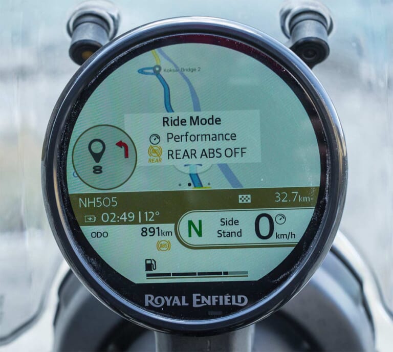 ロイヤルエンフィールド ヒマラヤ|メーターパネル|ロイヤルエンフィールド ヒマラヤ海外試乗レポート【初の水冷エンジンを搭載! インドの大自然が生んだ等身大アドベンチャー】