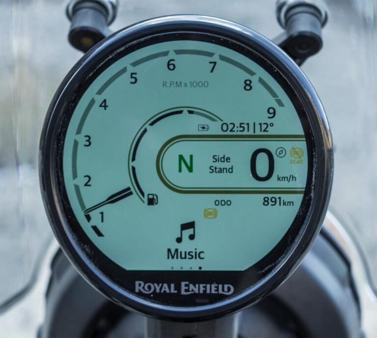 ロイヤルエンフィールド ヒマラヤ|メーターパネル|ロイヤルエンフィールド ヒマラヤ海外試乗レポート【初の水冷エンジンを搭載! インドの大自然が生んだ等身大アドベンチャー】