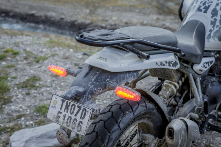 ロイヤルエンフィールド ヒマラヤ|テールライト|ロイヤルエンフィールド ヒマラヤ海外試乗レポート【初の水冷エンジンを搭載! インドの大自然が生んだ等身大アドベンチャー】
