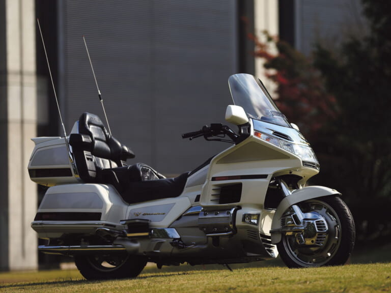 ホンダ|GL1500ゴールドウイング|NSR250Rが頂点を極め、ゼファーが登場した──日本の名車100選【昭和63~平成元年編】