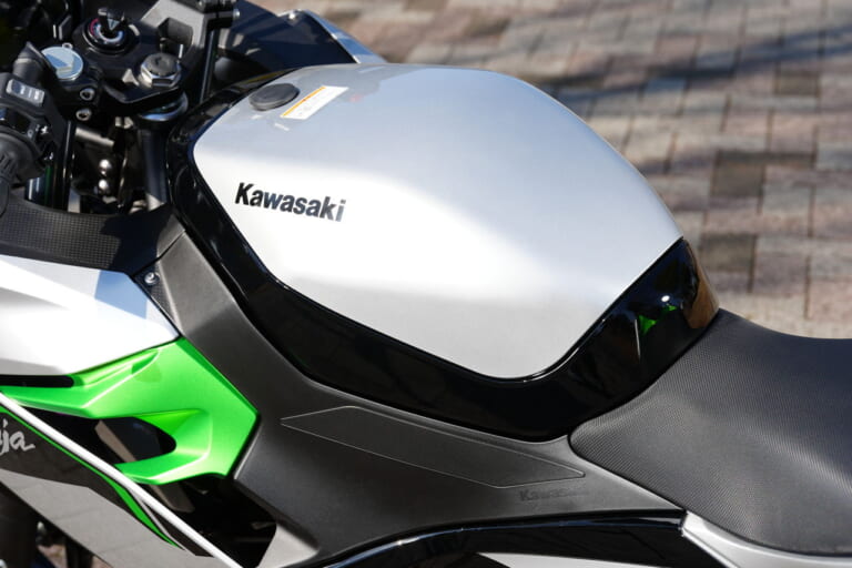カワサキ|ニンジャe-1|【速報】カワサキ初の電動スポーツバイク「ニンジャe-1」速攻インプレ! 原付二種だけどeブーストで400並みの加速?!